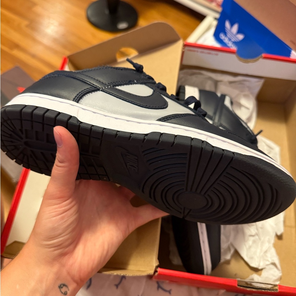 Nike Georgetown Dunks - Picture 6 of 6